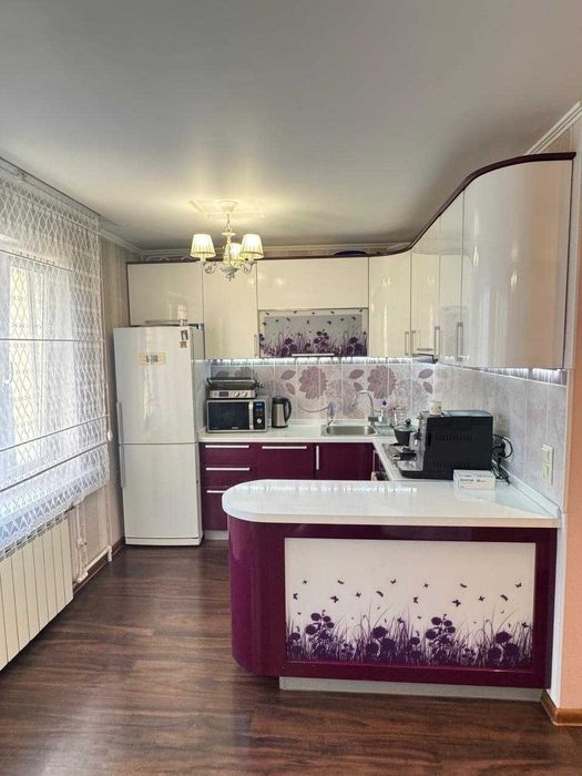 Продам 4 комн квартиру на Достык молле
