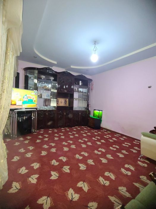 Миробадский район напротив узбума ГАИ продается три комнаты в жактовск