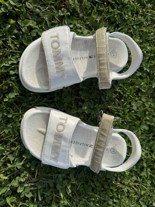 Sandale Tommy Hilfiger marimea 24 albe din piele