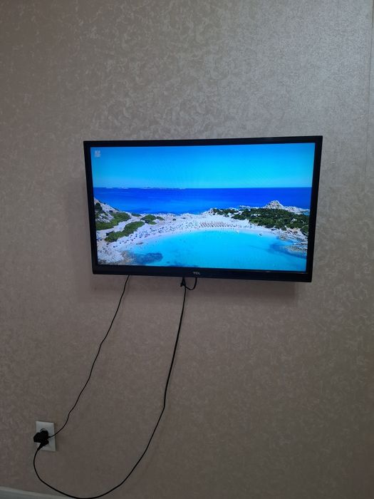 Продам телевизор + приставку smart TV