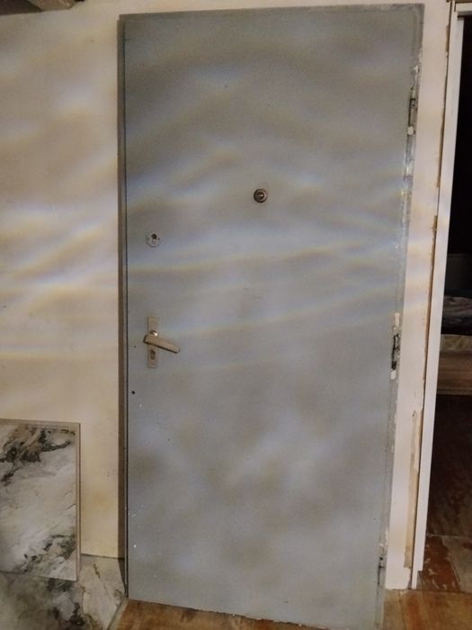 Продам железную дверь