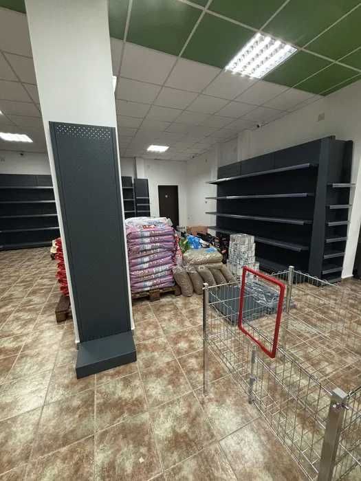 Метални стелажи за зоомагазин - търговско оборудване НОВО НАЛИЧНО