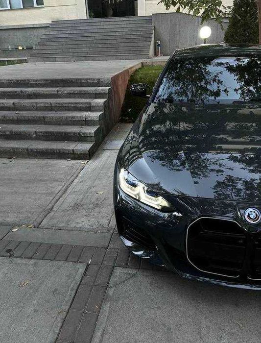 BMW i4                                                       .