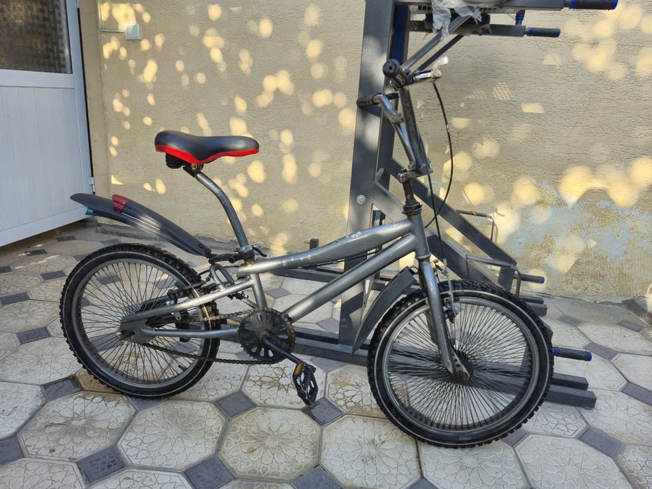 BMX sportivniy velosoped