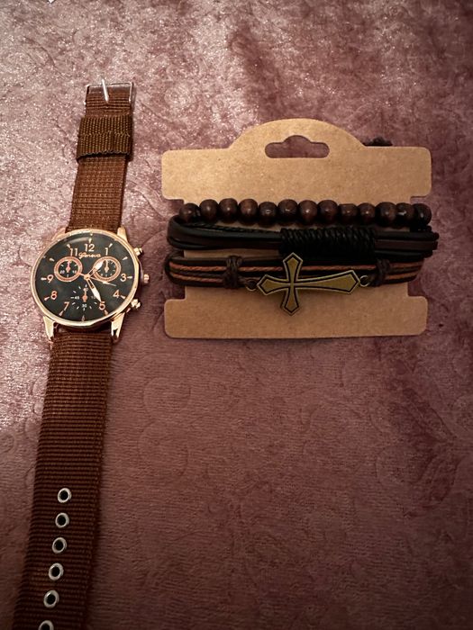 Мъжки часовник със гривни