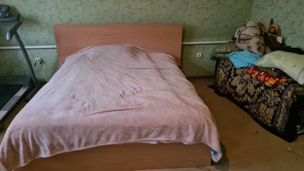 продам двухспальнюю кровать