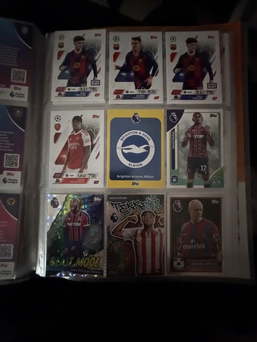 Продавам Premier League карти