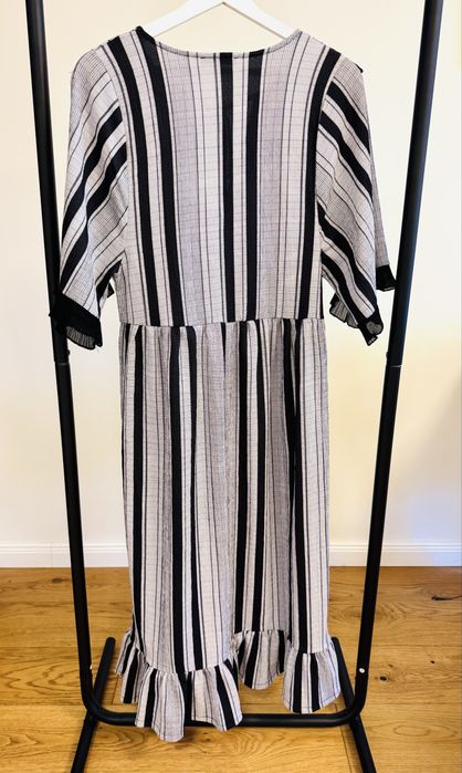 ZARA рокля с волани М размер