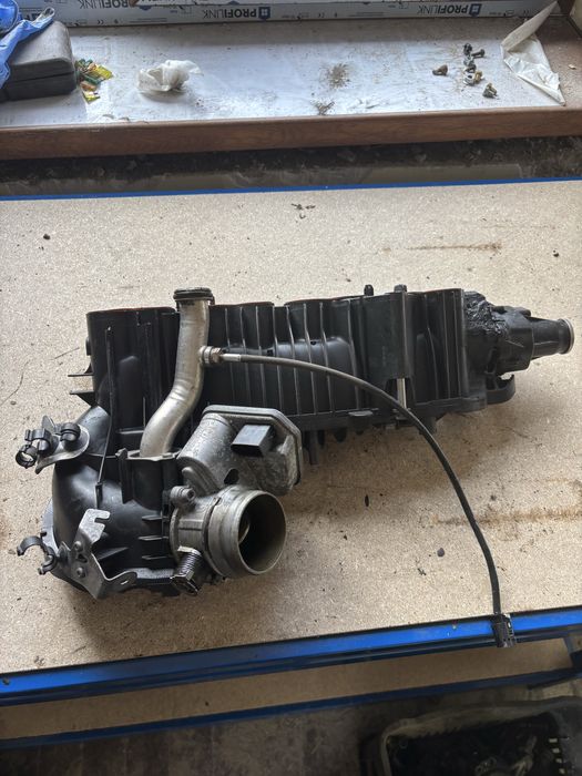 Всмукателен колактор бмв е90 320д 177 коня
