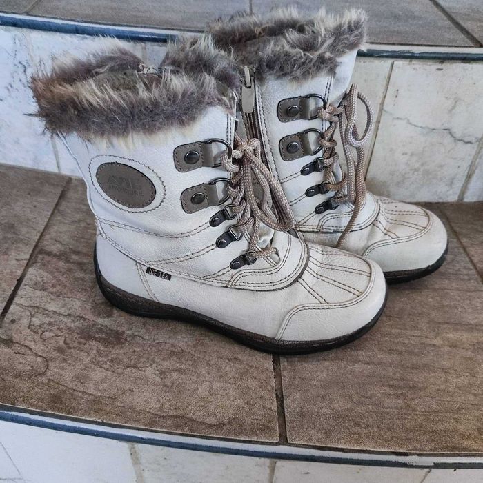 Боти апрески в бяло