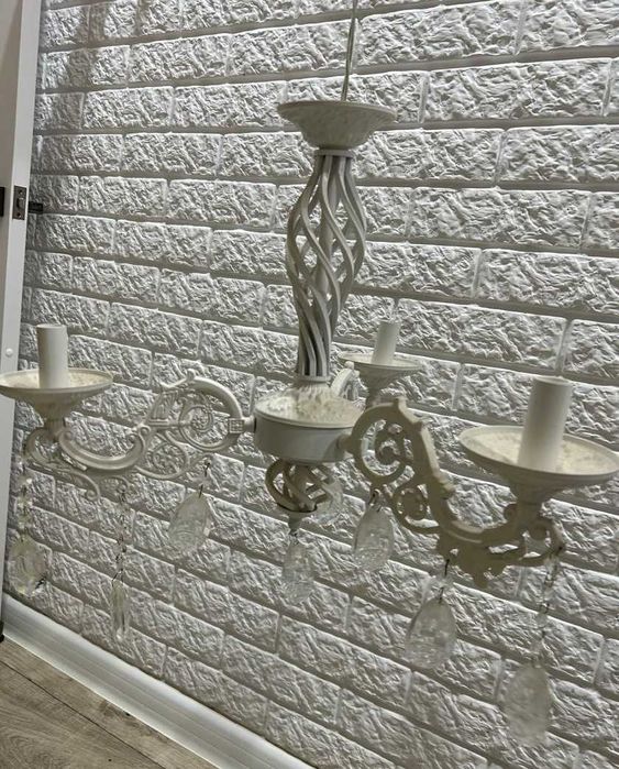 Продается люстра для комнаты