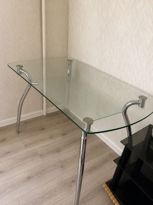 Продам стол 25тыч