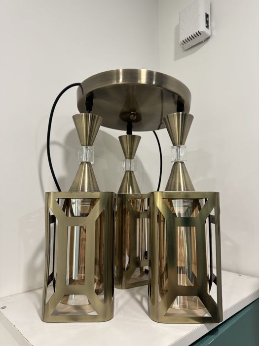 Продам люстру светильник