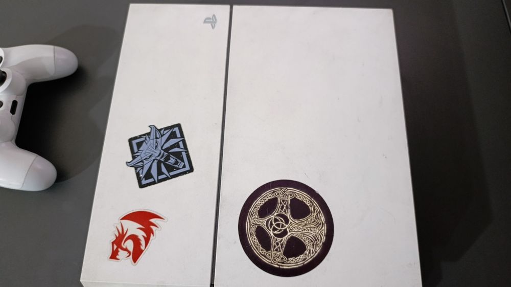 PlayStation 4 500GB + 10 игри  Профилактиран 
Продавам PS4 Fa