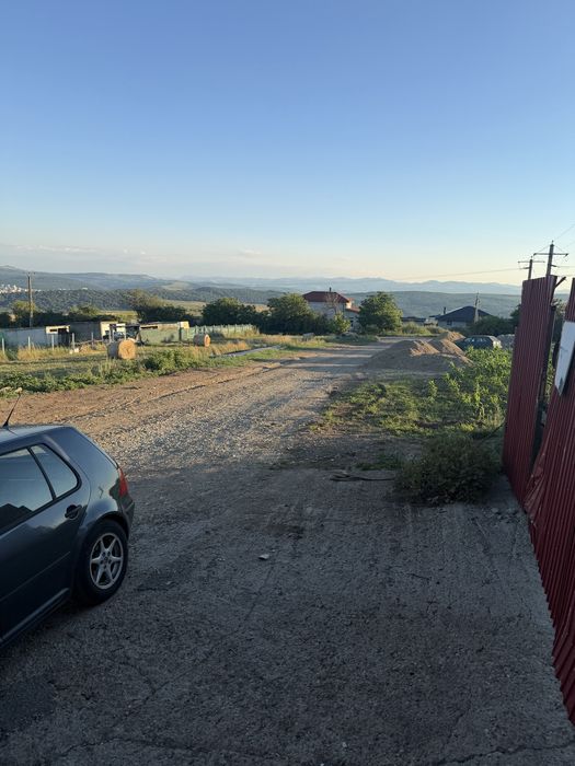 Garaj cu doua elevatoare si teren