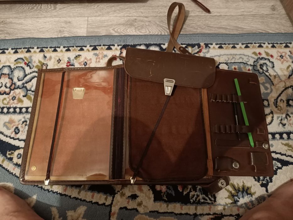Продам портфель кожанный