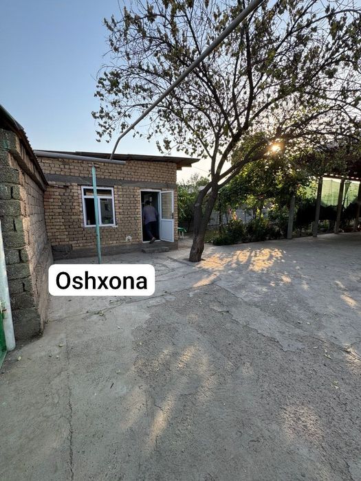 9 sotixlik 5 xona tayor uy va 4 xona bitmagan uy Gaz svet ichimlik suv