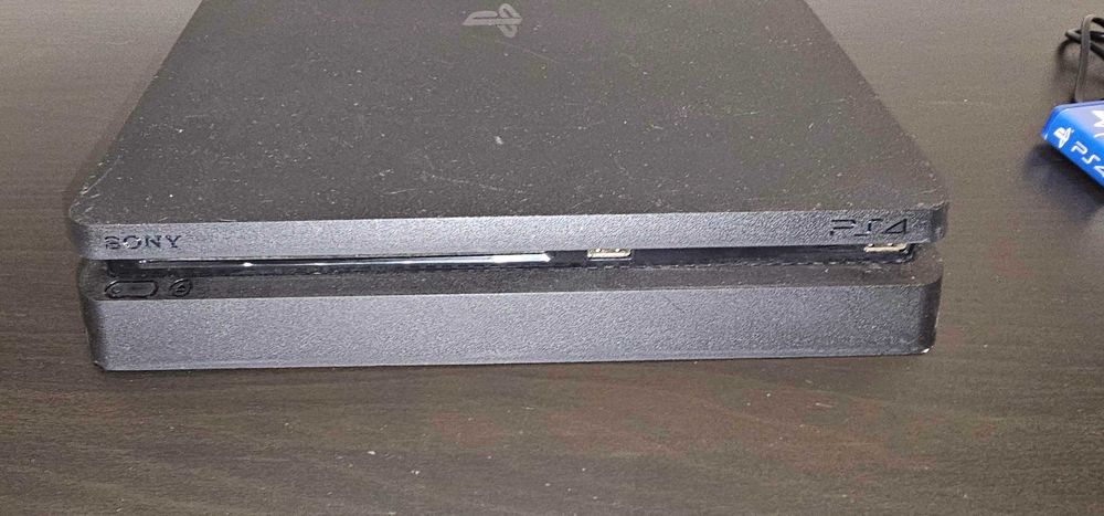 Play Station 4 slim