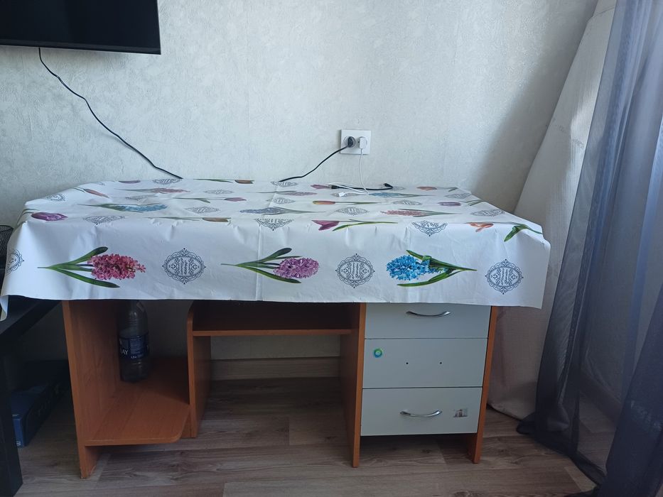 Продам стол компьютерный