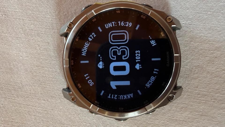 Garmin Fenix 8 / 51 mm Solar Sapphire / Ca nou / Purtat foarte puțin