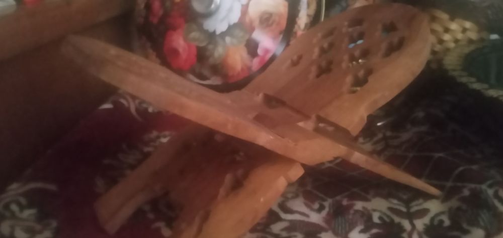 Подставка под книги.Производство Индия