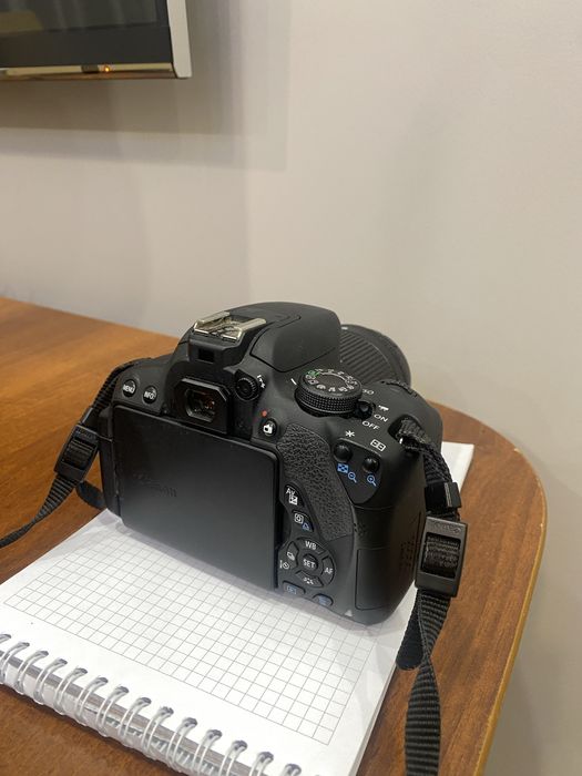 Canon EOS 700D с объективом EF-S 18-55 IS STM