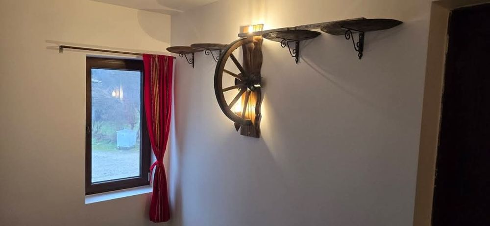 Стенни лампи от колела -вертикални и хоризонтални с дървени чашки