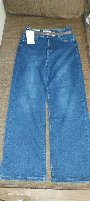 Дамски дънки с широк крачол