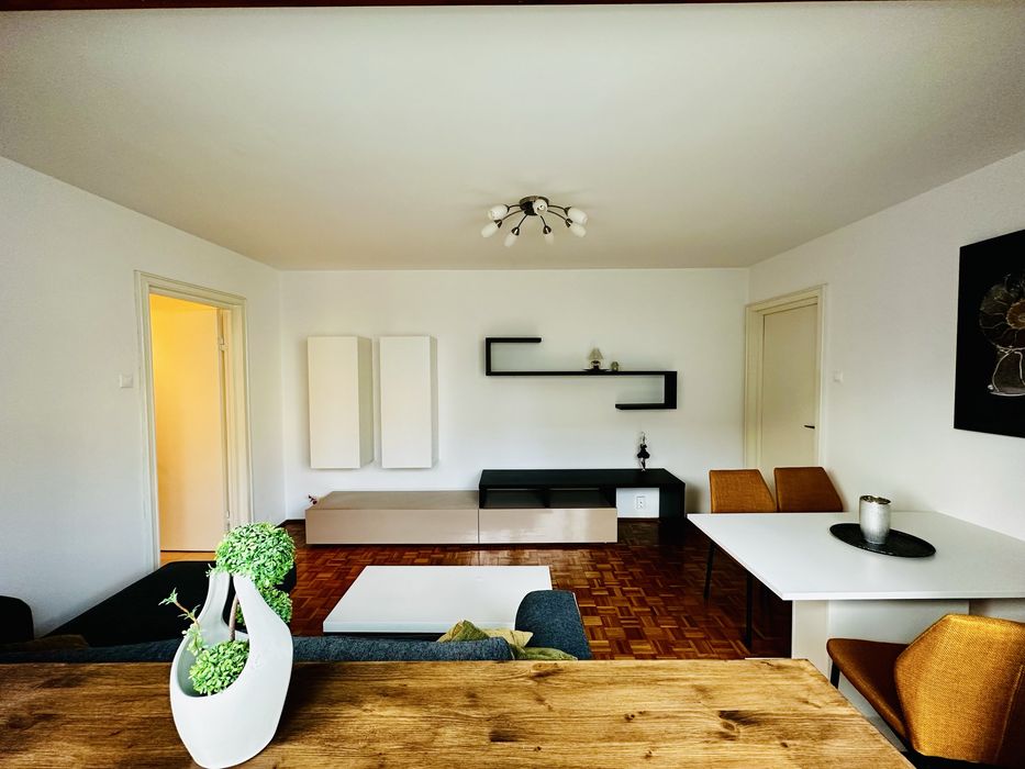 Inchiriez apartament cu 4 camere