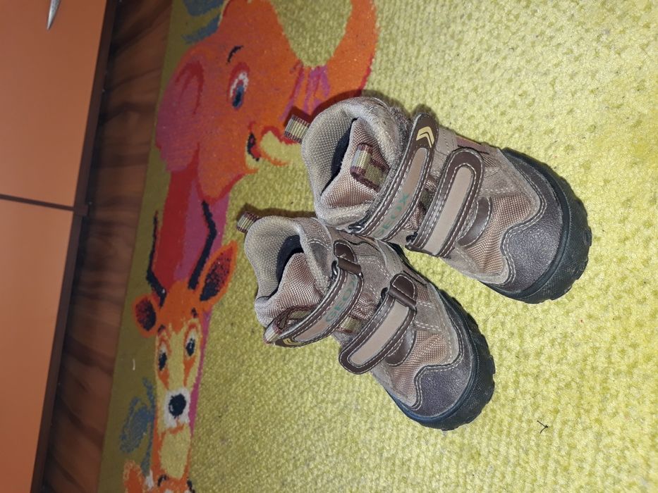 Много запазени детски обувки на geox,номер 22