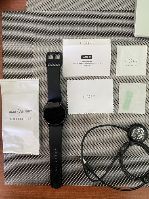 Samsung Galaxy Watch4 40 мм (SM-R860) + зарядка