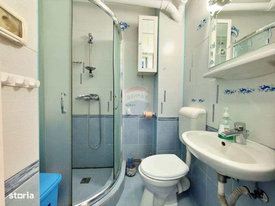 Apartament cu 3 camere de închiriat în zona Intim