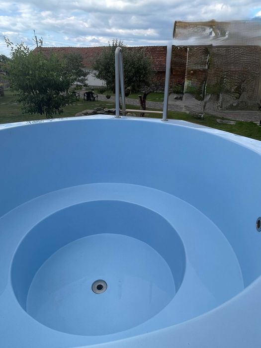 Vand ciubar nou din lemn si fibra+soba de inox pentru 10 persoane.