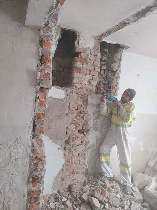 Construcții,demolari, debarasari ,mobila,lemne,etc