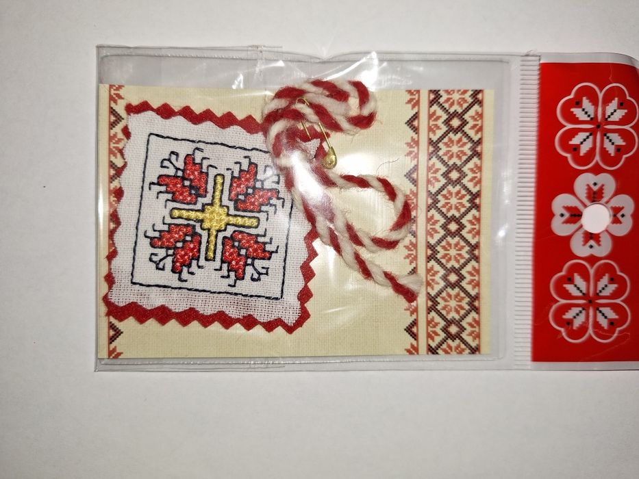 Мартеници на едро