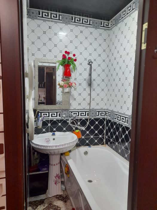 Kvartira Sotiladi 2 xonalik 10 mkr