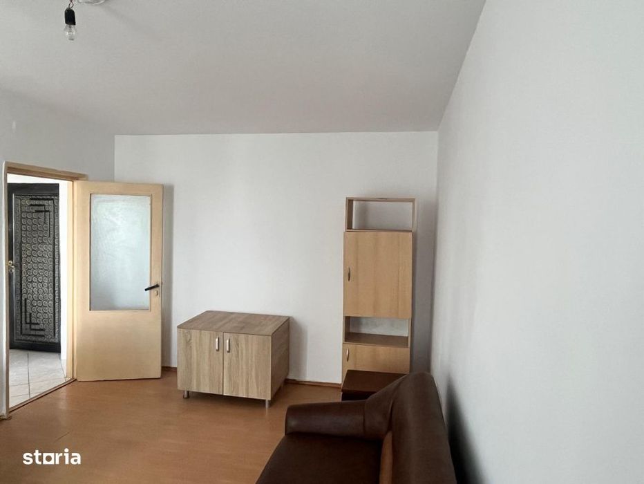 Apartament 2 camere, decomandat, zona Vest