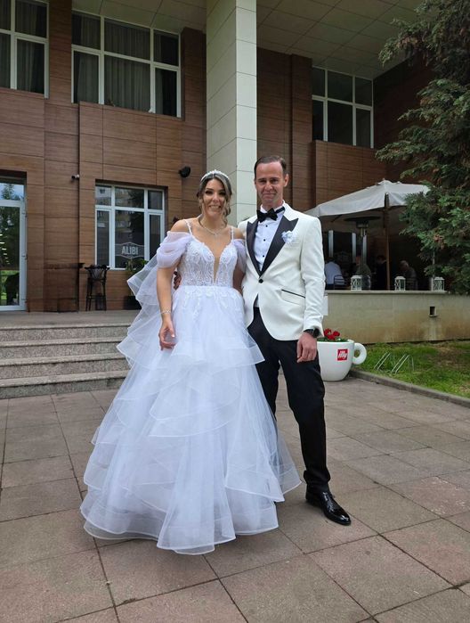 Продавам сватбена рокля
