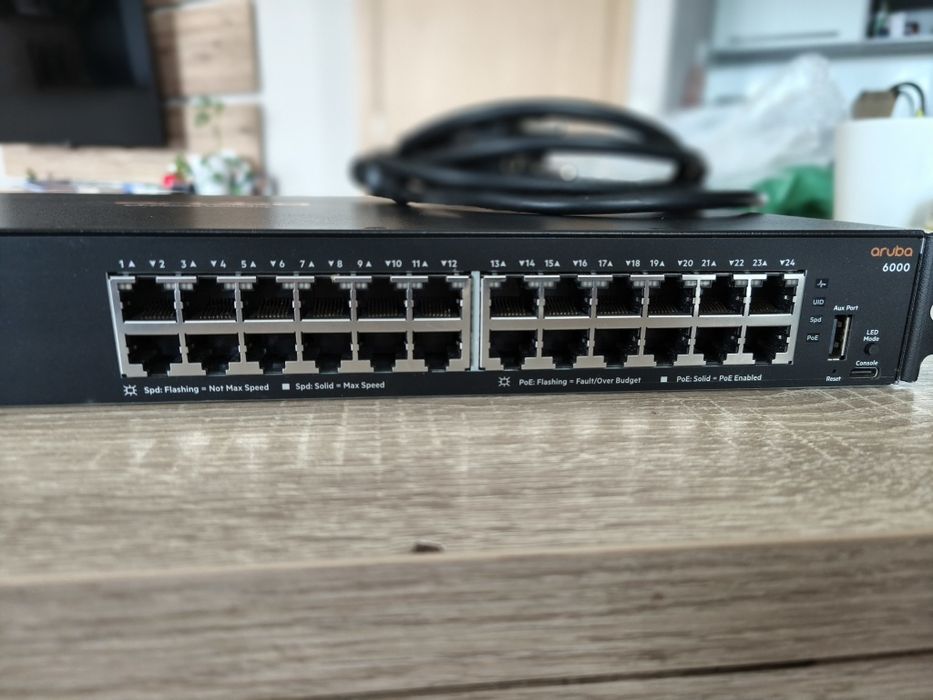 Мрежов суич HPE Aruba CX6000 24p + 4SFP, PoE+