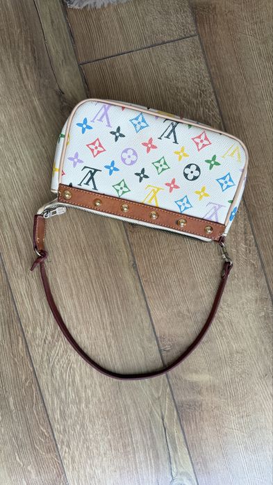 Geanta umar Louis vuitton
