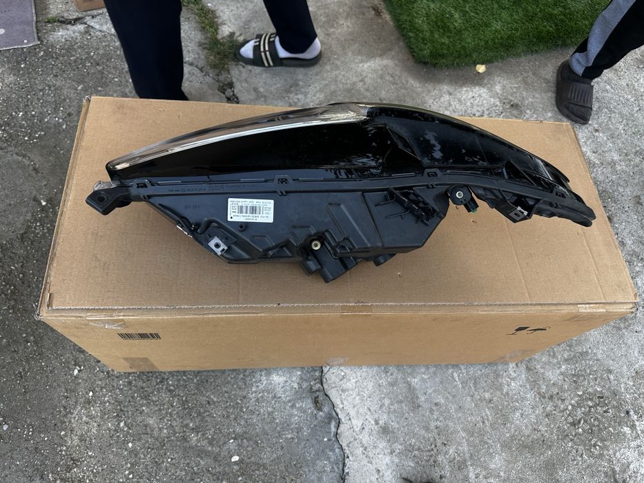 Far dreapta full led ford mondeo mk 5.cod:ES73-13D154-AC.