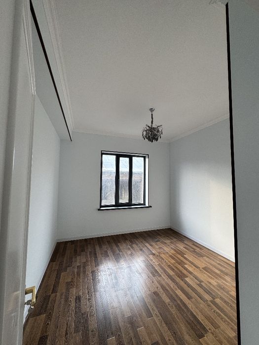 Yangi hayot tumanida 1.65 sotihli yangi qurilgan 7 xonali kottej