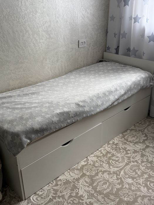 Продам кровать с матрасом