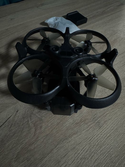 Dronă DJI Avata în stare perfectă(la pachet cu ochelari și telecomandă)