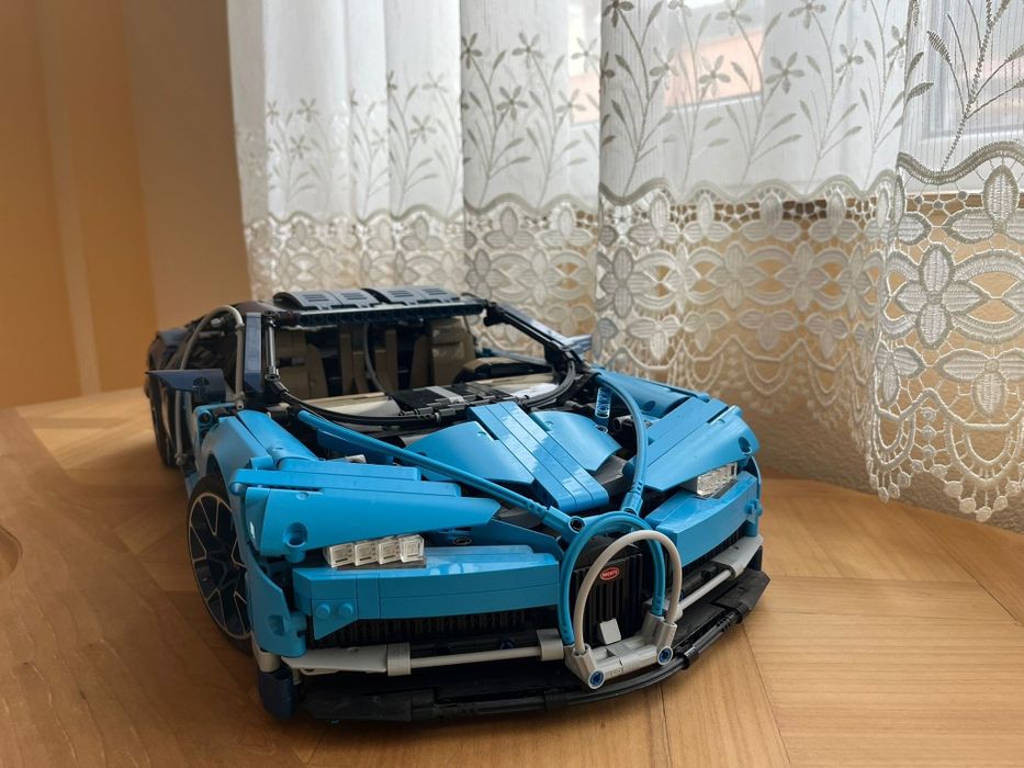 LEGO Technic Bugatti Chiron 42083
