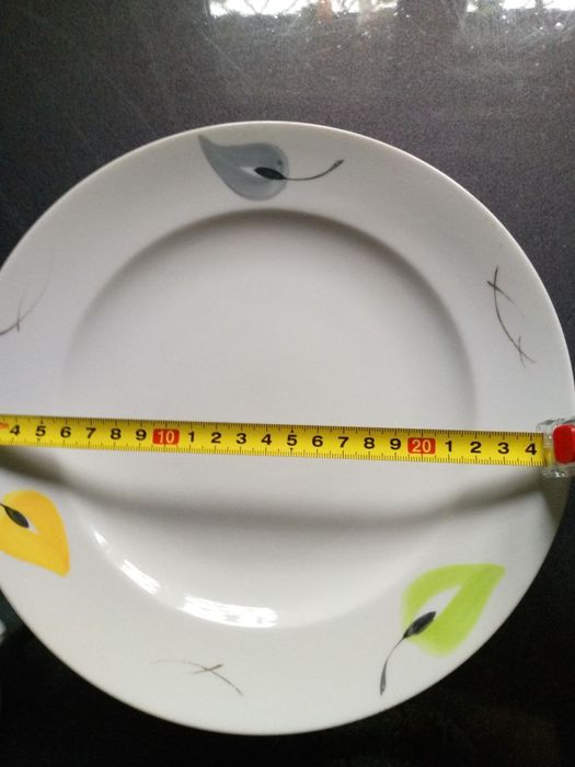 Тарелки большие глубокие.