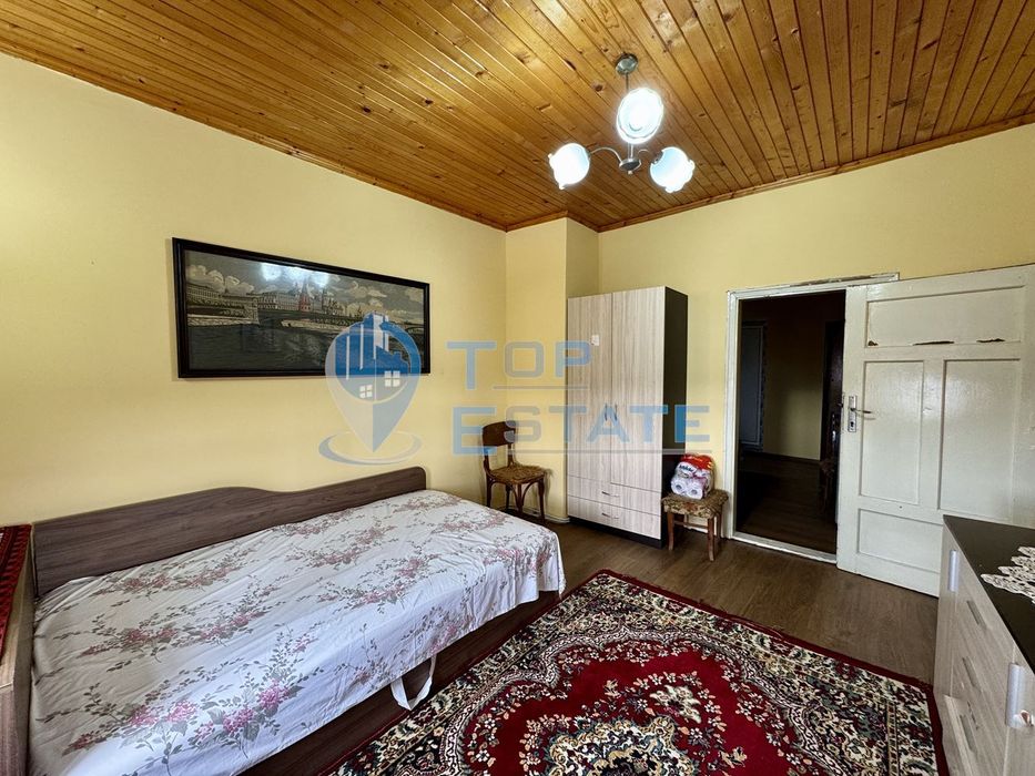 Двуетажна къща с кладенец в село Добри дял, област Велико Търново