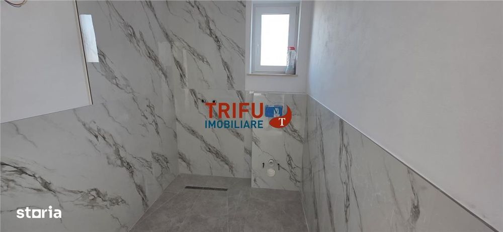 Case de vânzare în diferite stadii de construcție