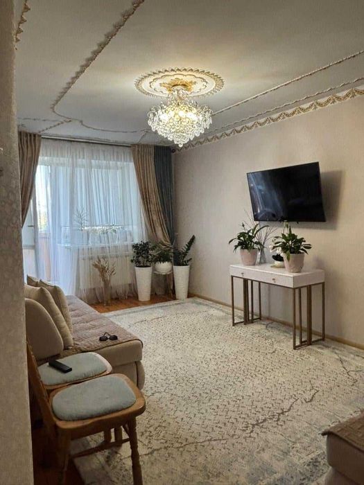 продается четырехкомнатная квартира по Уральской