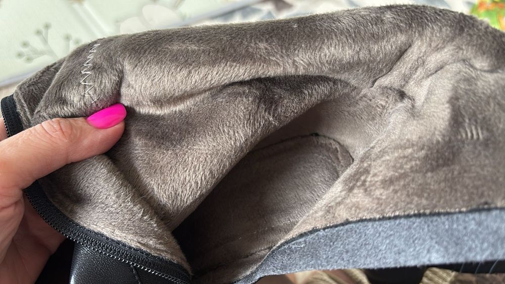 Продам женские сапоги